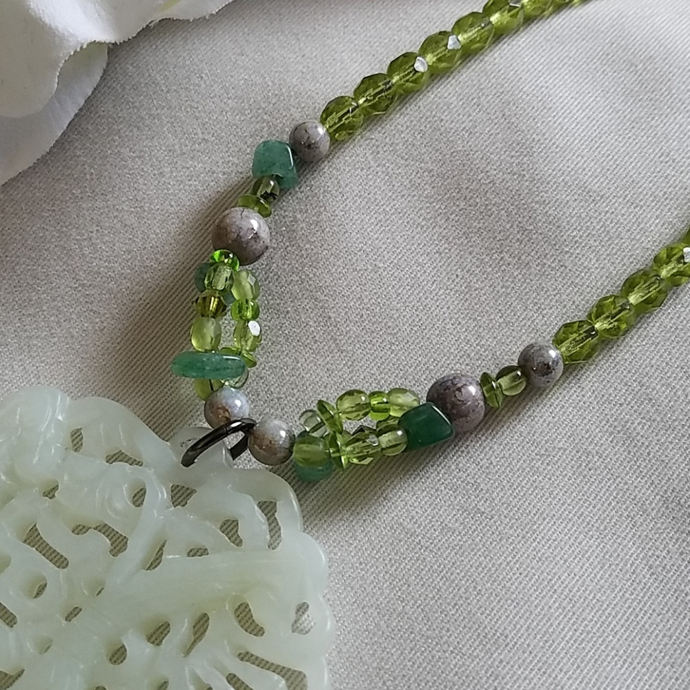 PERIDOT & JADE NECKLACE - Picture 4 of 8